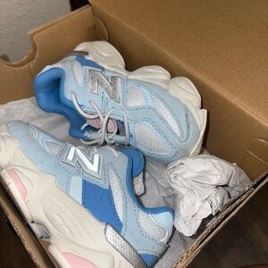 New Balance Kids Sneakers in Blue and White